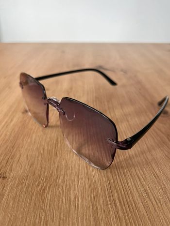 Lunettes de soleil tendances femmes neuves