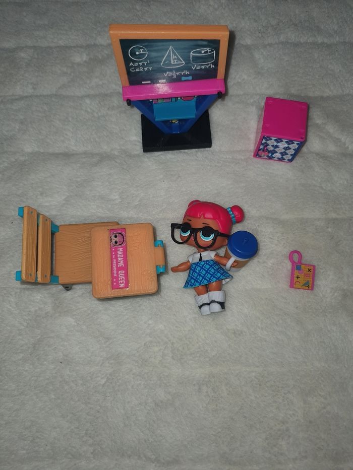 Poupée Lol école