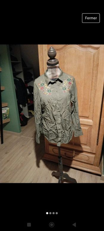 Jolie chemise taille 38 kaki brodée