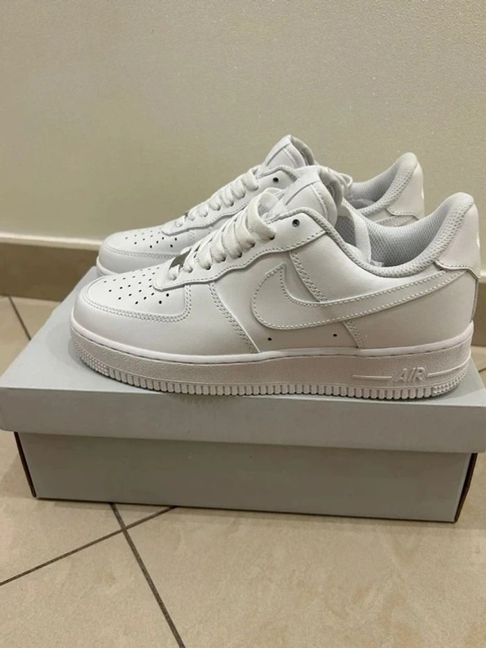 Nike Air Force 1
36.5 - photo numéro 3