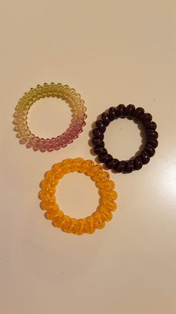 Bracelets et/ou élastiques pour cheveux