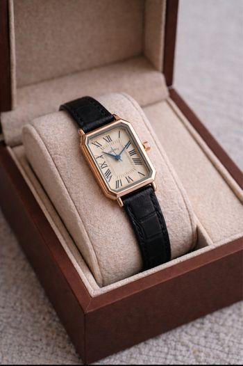 montre noire vintage 