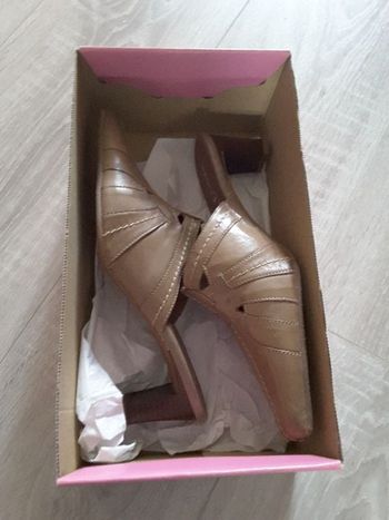 Paire de chaussures camel 36