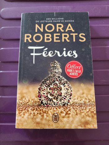 Livre de poche "féeries" de Nora Roberts