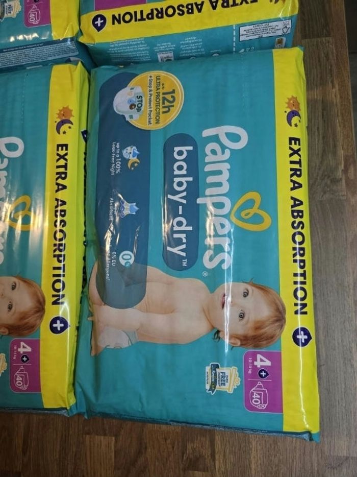 Lot 4 sacs Pampers couches taille 4+ 10_15kg 4x40=160 couches extra absorption - photo numéro 2