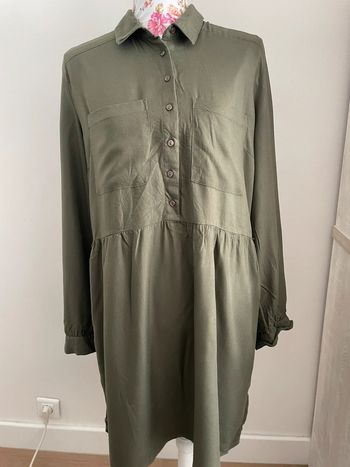 Robe kaki fluide