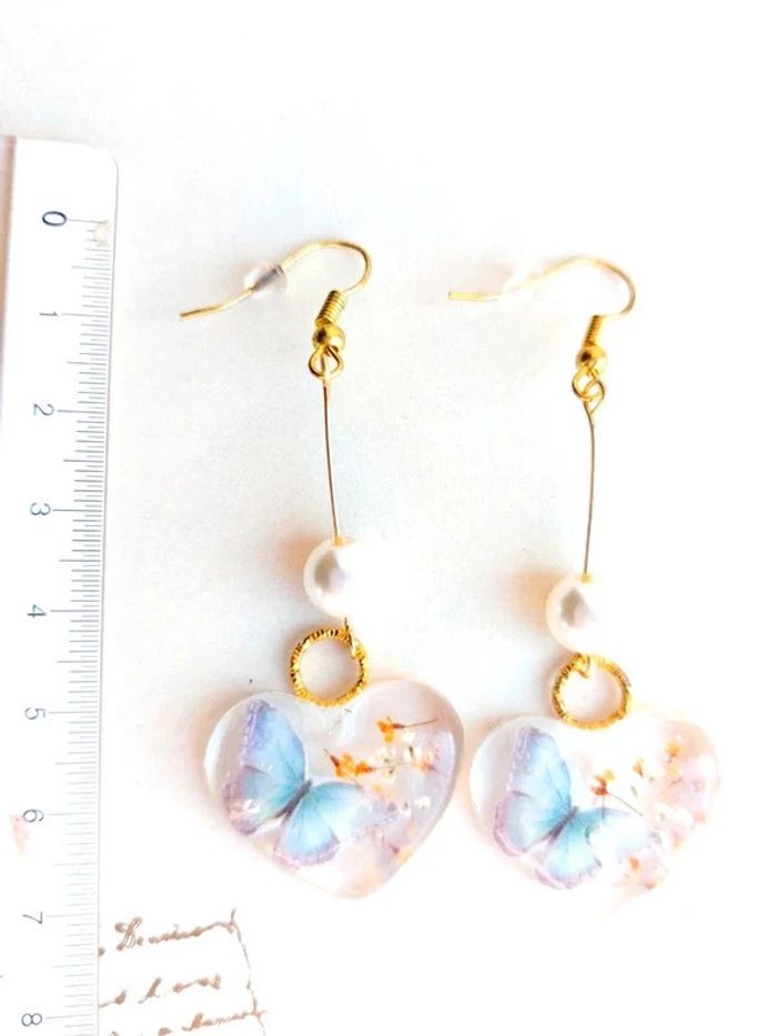 Magnifique paire de boucles d'oreilles pendantes papillon et fleurs oranges - photo numéro 4