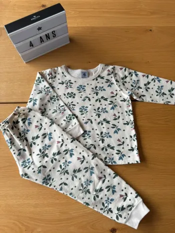 Pyjama 2 pieces en ML en molleton fond beige et fleurs vertes - Taille 4 Ans