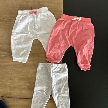 3 petits pantalons 1 mois