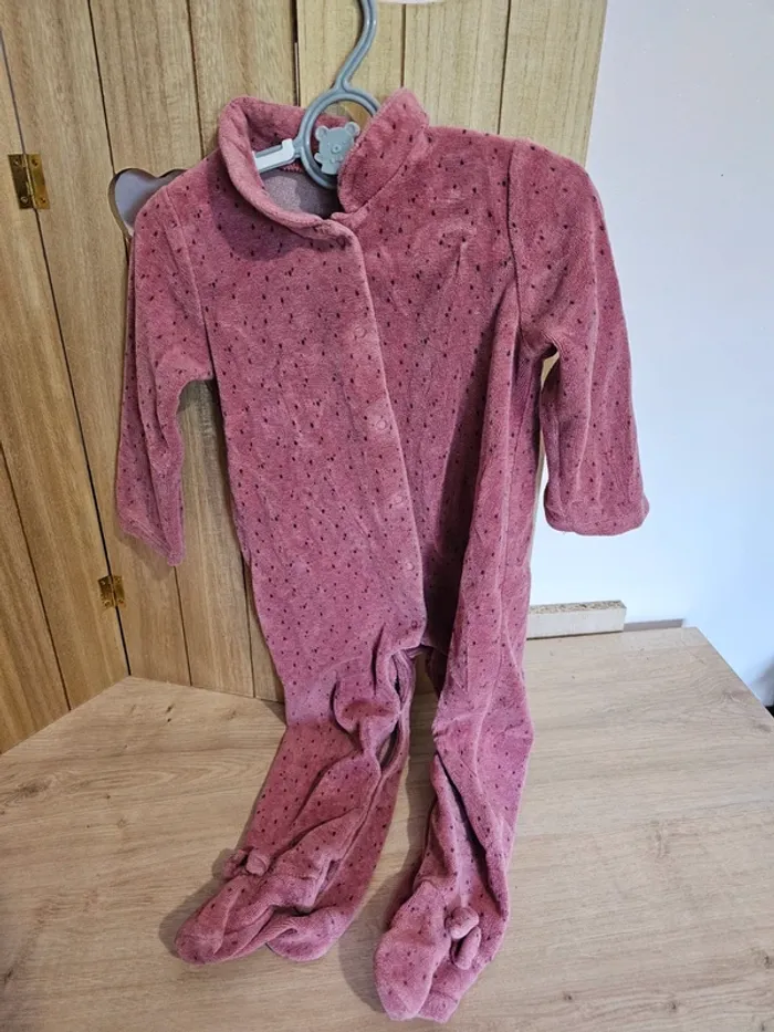 Lot 3 pyjamas + 2 cadeaux 18 mois - photo numéro 4