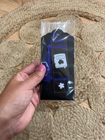 Marque page violet maîtresse