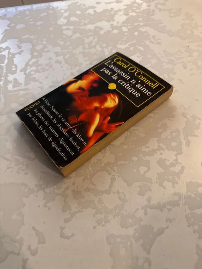 Livre l’assassin n’aime pas la critique - Carol O ‘ Connell - photo numéro 2