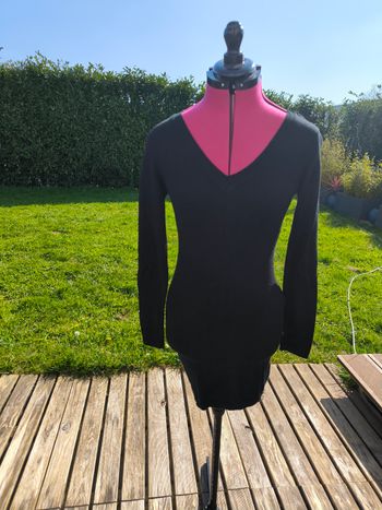 Robe pull noire dos dentelle plongeant Koucla