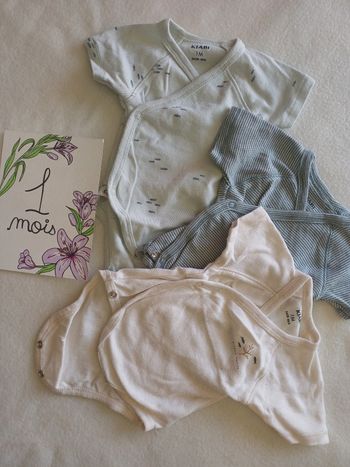 Lot bodies 1 mois