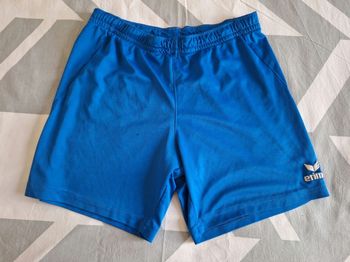 Short de sport taille 12 ans
