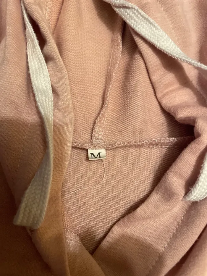 Suite capuche, sans marque - photo numéro 2