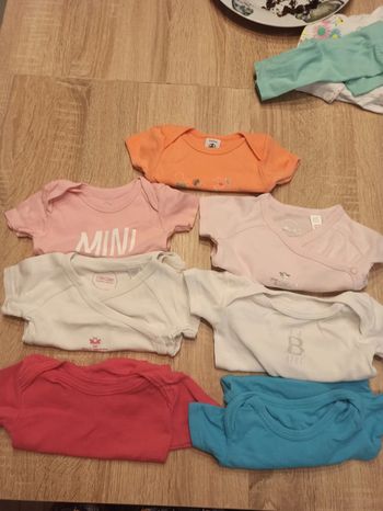 Lot 7 bodys manches courtes 6 mois