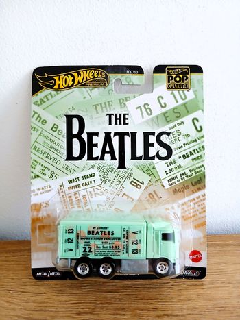 Hot Wheels Premium Pop Culture The Beatles Hiway Hauler