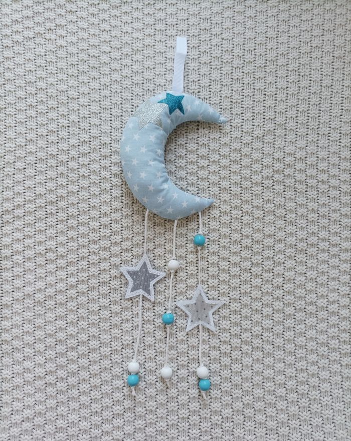 Décoration lune à suspendre