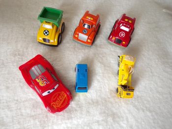 Lot 6 voitures plastique