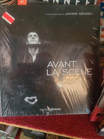 Livre avant la scène