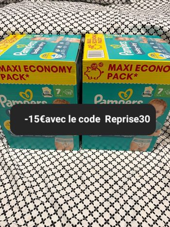 Deux cartons de couches Pampers taille 7 normal
