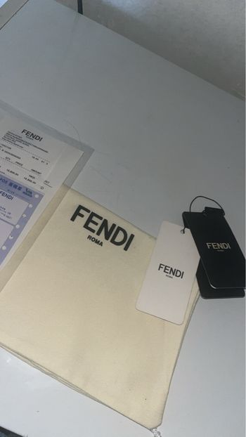 Accessoires casquette fendi 