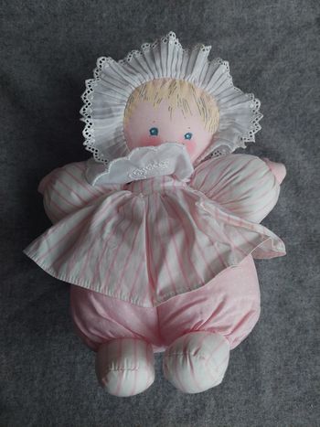 #13 - Corolle - doudou poupée de chiffon rose et blanche