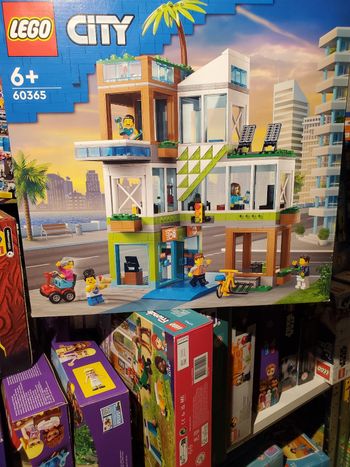 LEGO CITY 60365 - L'immeuble d'habitation  - Neuf.