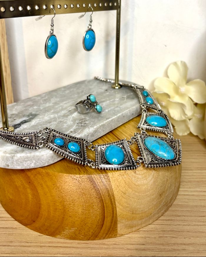 Parure bijoux turquoise argentée neuve – collier plastron, bague et boucles d’oreilles style western amérindien - photo numéro 2