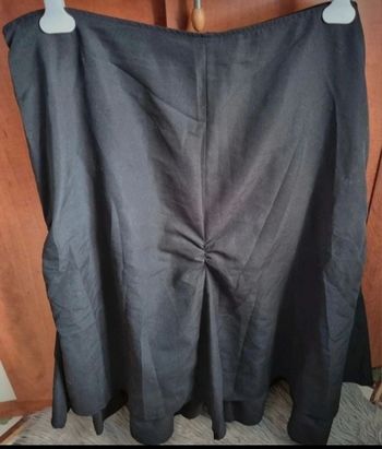 Jupe noir avec jupon intégré 54