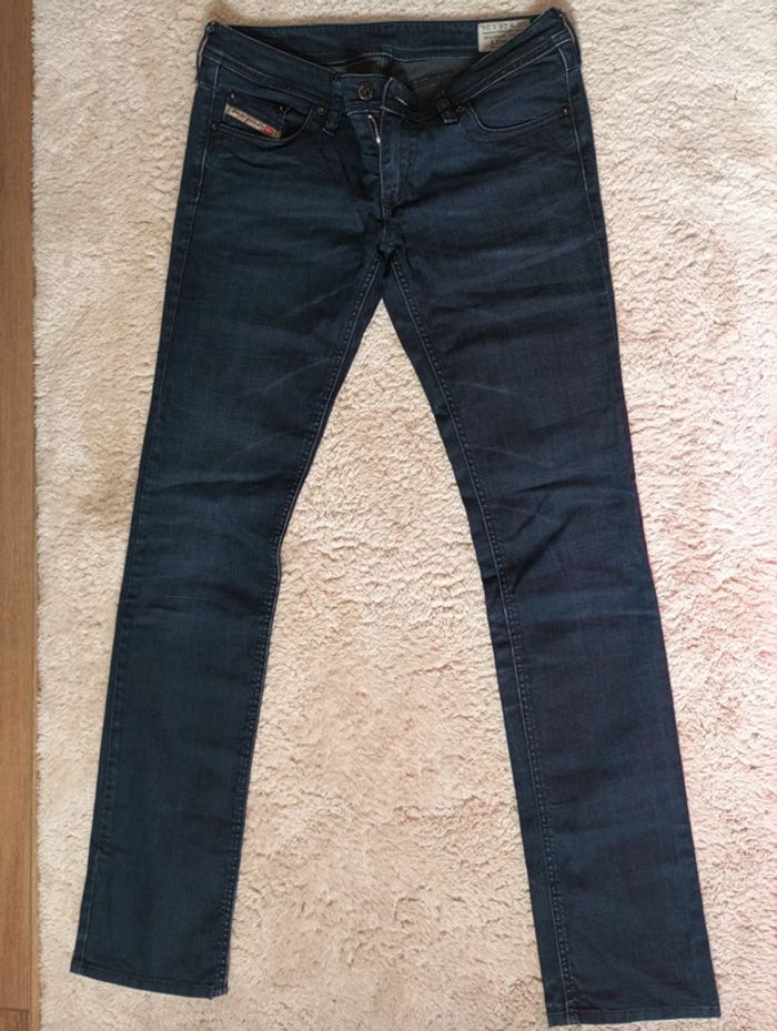 Jean diesel bleu foncé modèle Lowky taille 28