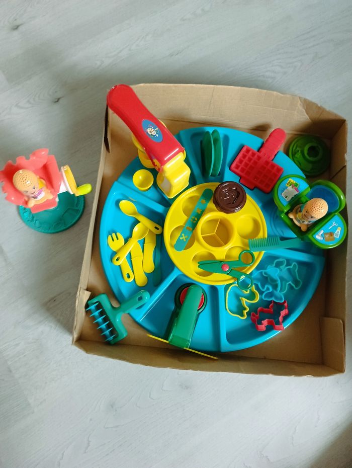 Ensemble carousel pâte à modeler+ accessoires en Tbe - photo numéro 3