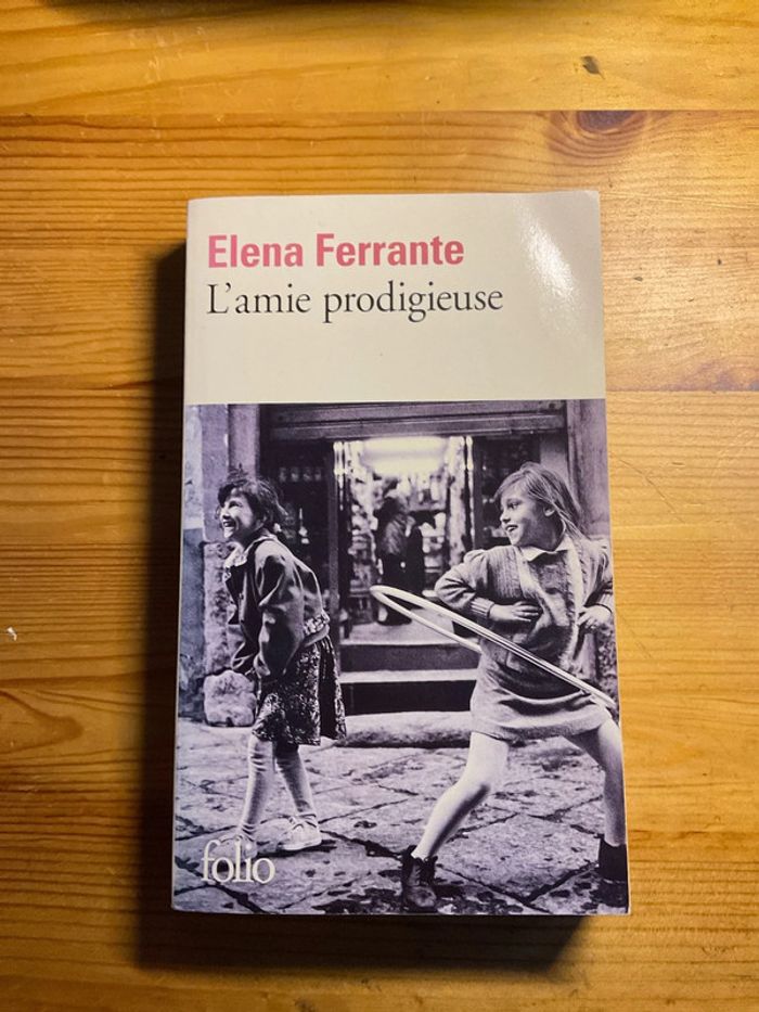 L’amie prodigieuse livre Elena ferrante