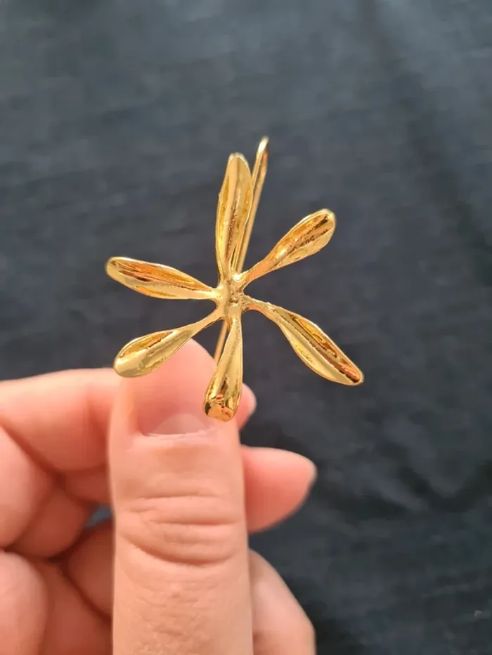 Superbe paire de boucles d'oreilles fleurs - photo numéro 5