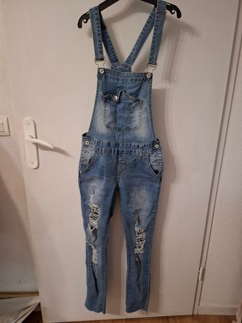 Combinaison taille 34 en très bon état