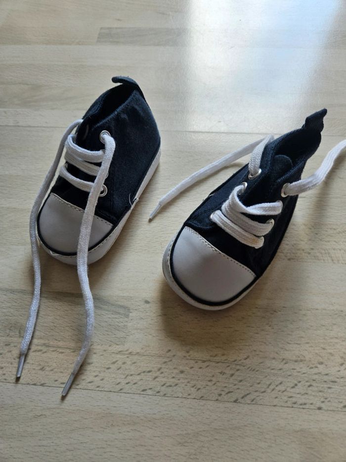 Petites chaussures bébé 9 12 mois - photo numéro 4