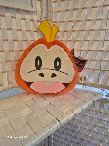Coussin Pokémon Chochodile (Fuecoco) - Neuf avec étiquette 🍎🔥