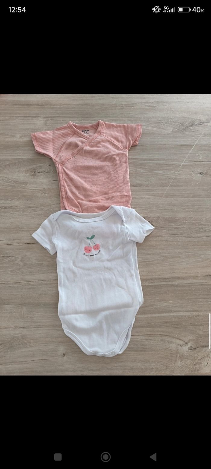 Bodies taille 9 mois