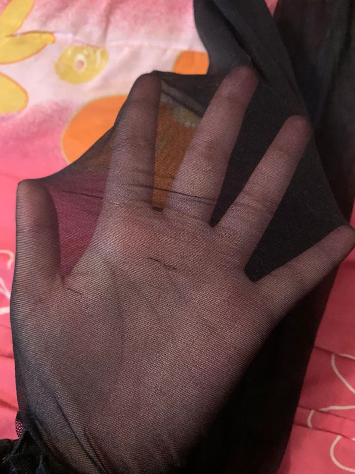 Une paire de bas noir - photo numéro 7