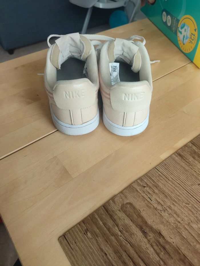 Nike beige - photo numéro 4