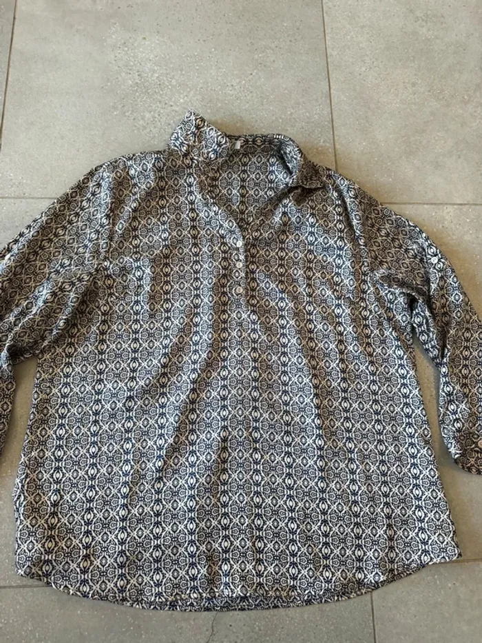 Chemise Christy, taille 4 (XL), très bon état,