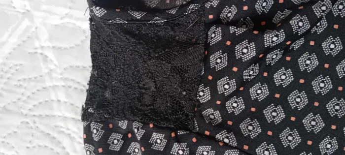 Blouse fluide col en V avec dentelle évasé imprimé géométrique et points noir femme 38 cache cache - photo numéro 18