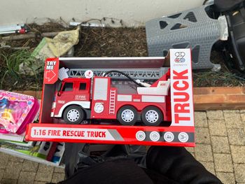 Camion de pompiers neuf 