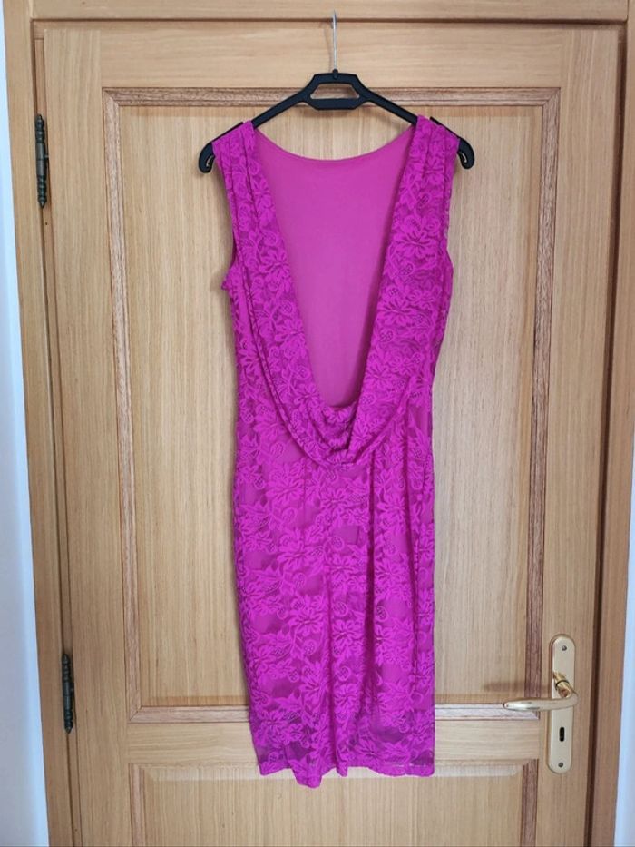 Robe dos nu en dentelle fushia ASOS - photo numéro 3