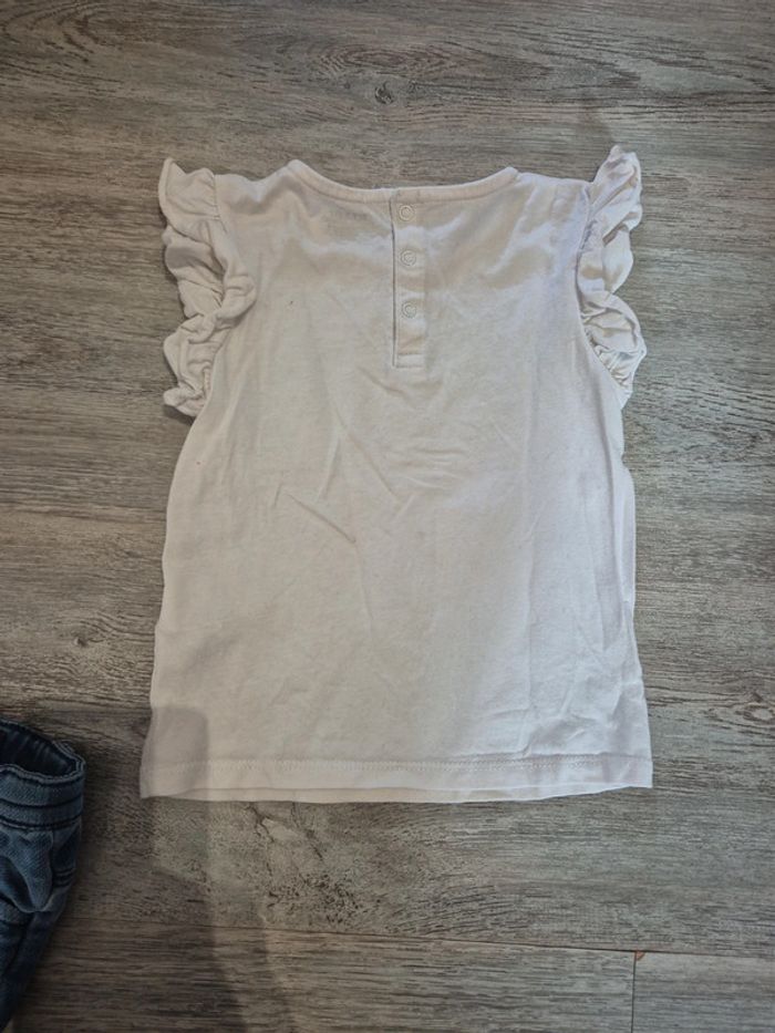Jean et tee shirt blanc - photo numéro 3