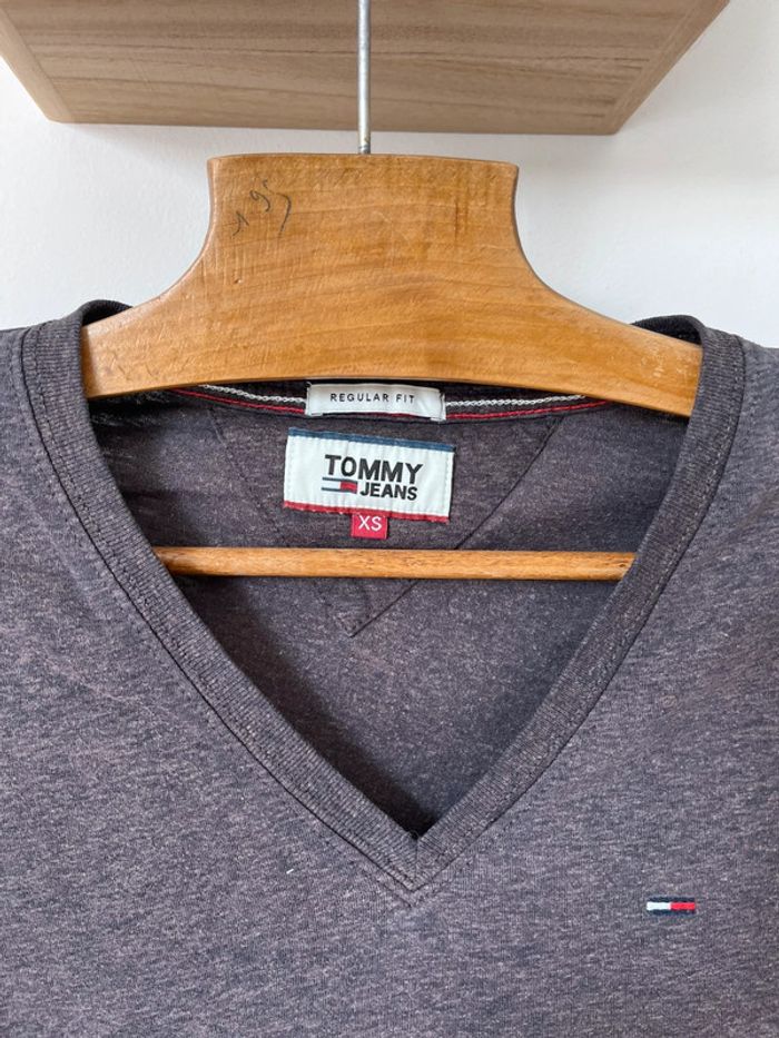 T-shirt gris col V Tommy XS - photo numéro 2