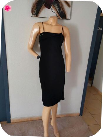 très belle robe taille 38 noir