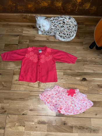 Gilet et jupe assortis tons roses TAO très bon état 3mois/60cm