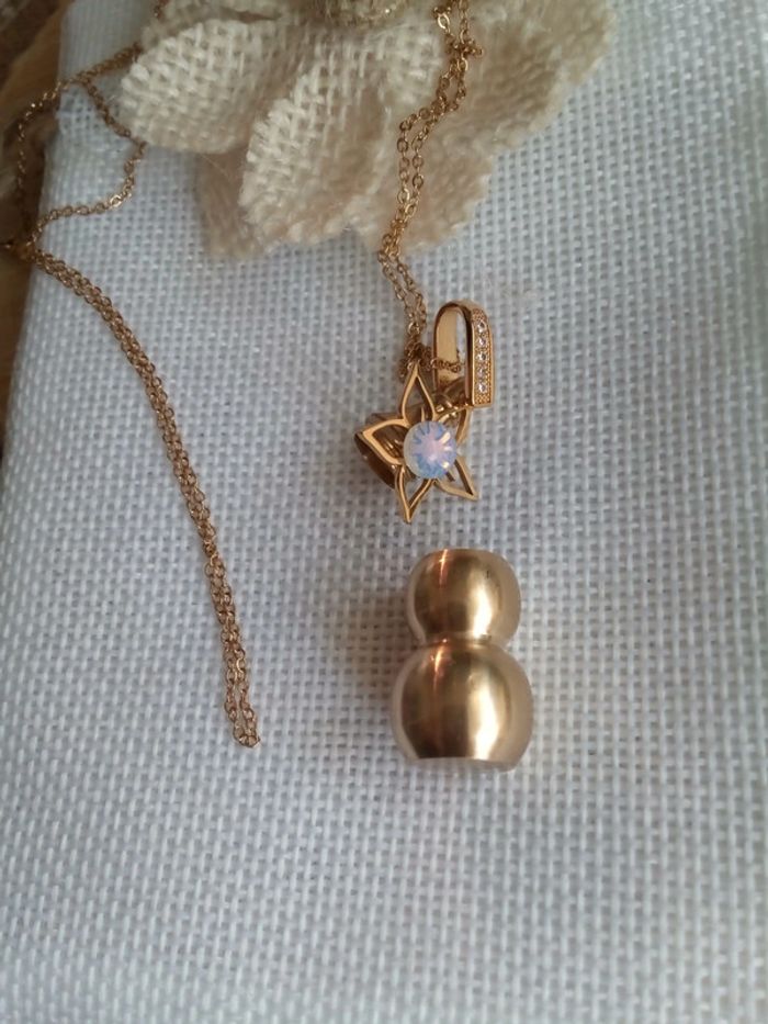 Collier gourde chinoise avec fleur et pierre d'Opale - photo numéro 2